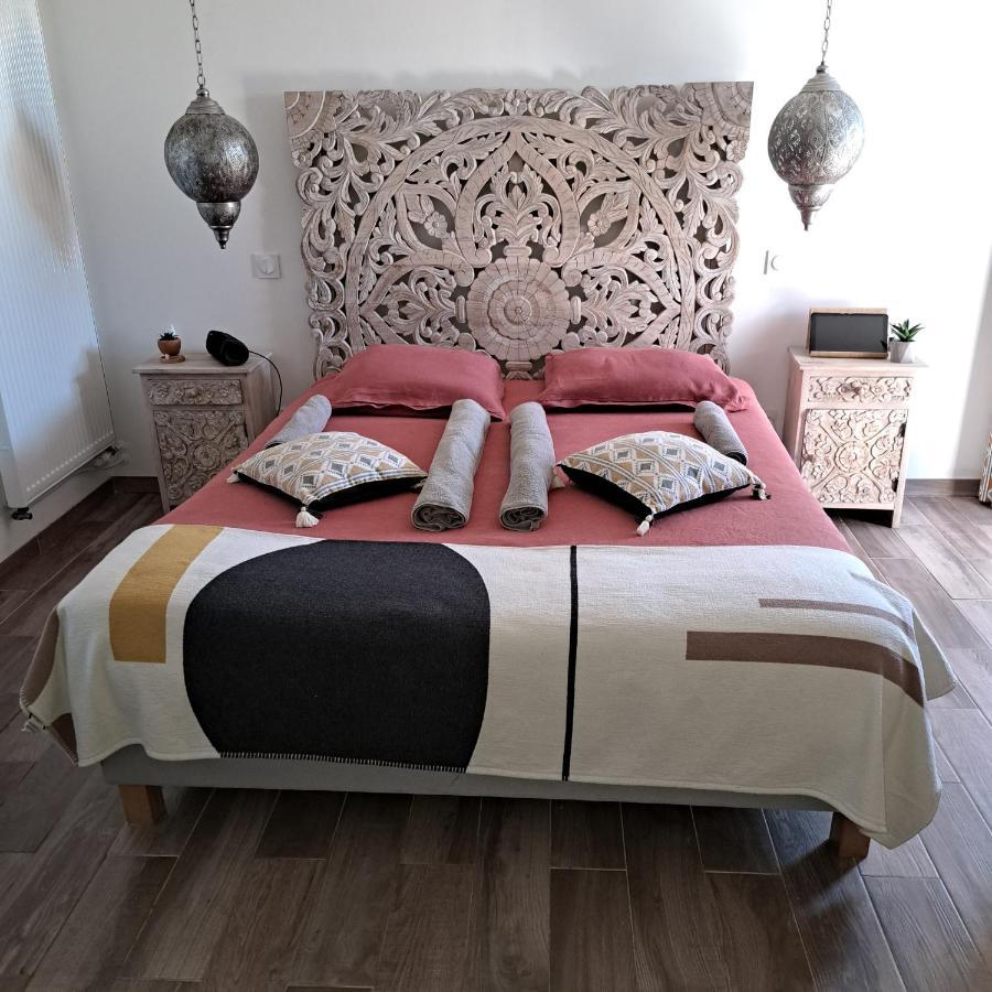 Chambre D'Hotes Des Loyes Bed & Breakfast Jaillans Bagian luar foto